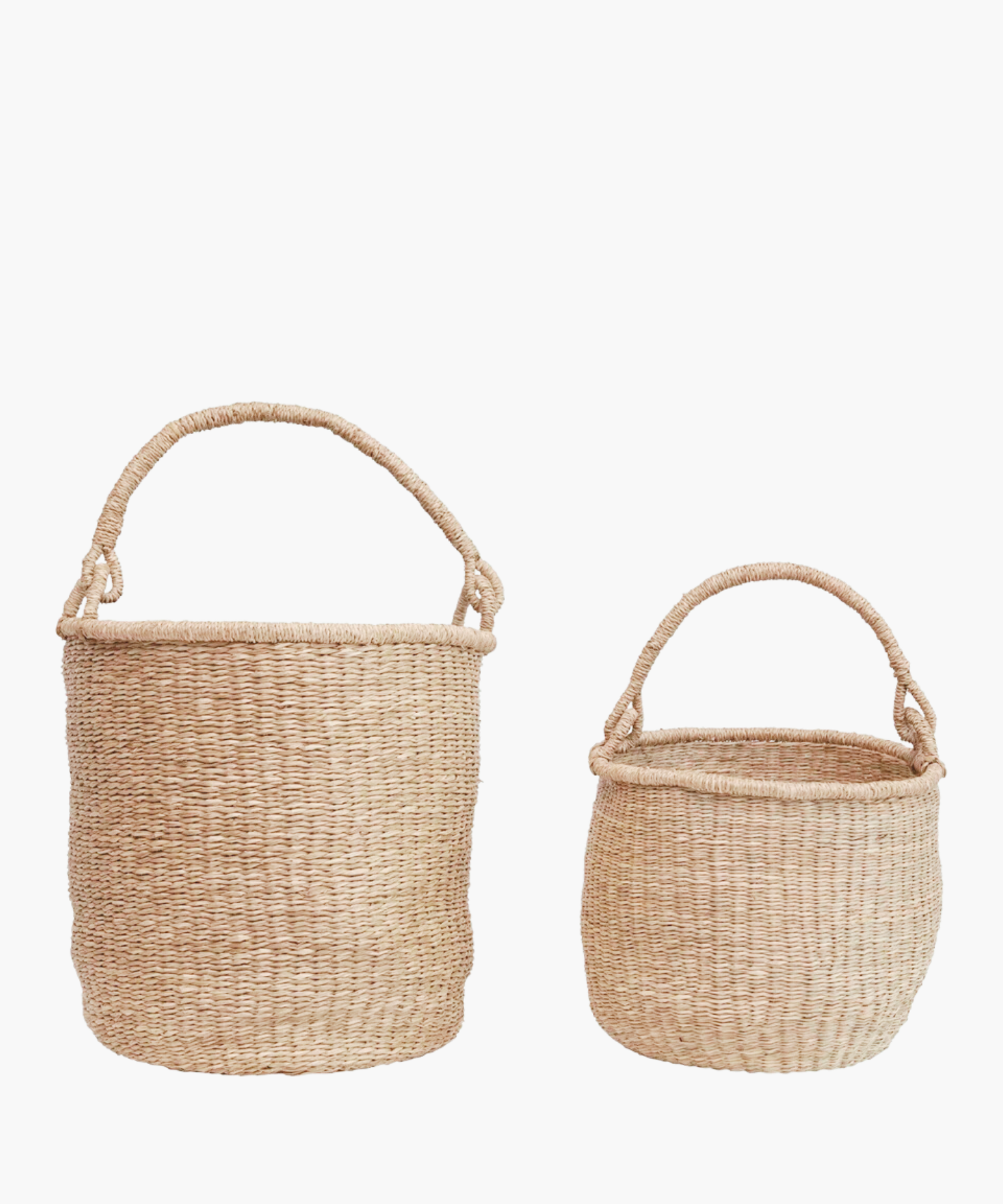 Hand-woven seagrass baskets with sturdy handle in 2 sizes, showcasing natural beige tones. 